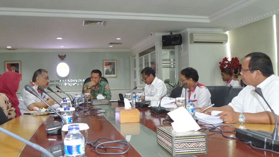 Menpora Imam Nahrawi saat memimpin rapat pembahasan dengan Deputi Pembudayaan Olahraga Faisal Abdullah dan Deputi Peningkatan Prestasi Olahraga Djoko Pekik Irianto dan jajarannya di Kantor Kemenpora, J Copyright: &copy; INFO KEMENPORA